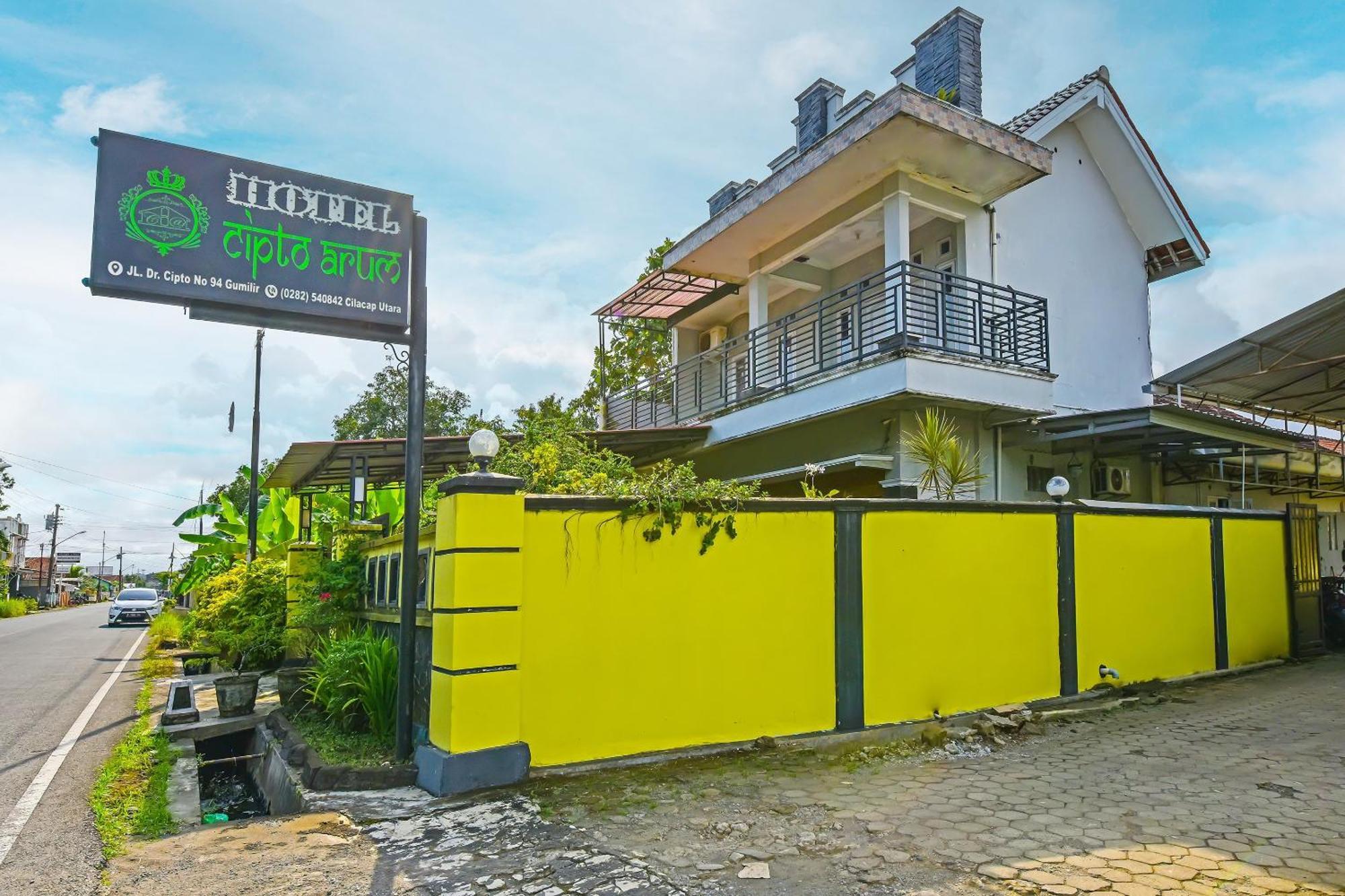 Spot On 91905 Hotel Cipto Arum Cilacap Exterior foto